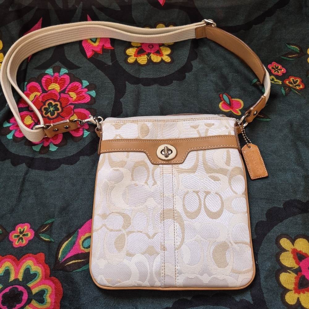 Coach Hampton Op. Art North/South Swinhpack Crossbody, Like New